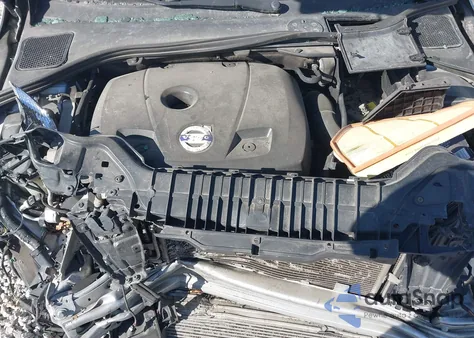 2015 Volvo S60 T5 Platinum z USA, uszkodzony, nr VIN YV126MFD4F1304048